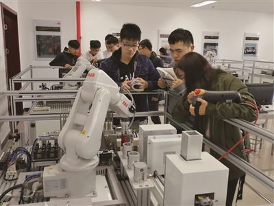 以新興能源技術研發為引擎，創建一流應用科技型大學的新路徑