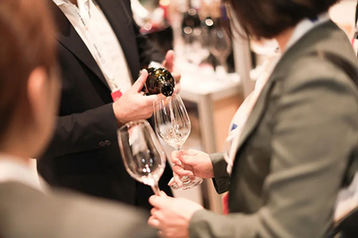 專(zhuān)訪(fǎng)VINEXPOSIUM CEO:葡萄酒市場(chǎng)結(jié)構(gòu)已發(fā)生變化,酒莊不應(yīng)過(guò)度依賴(lài)進(jìn)口商